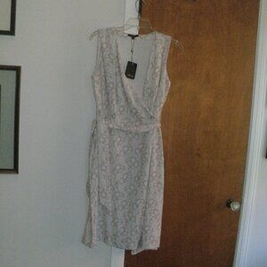 NWT Ivory & Mauve Floral Print Sleeveless Wrap Dress with Matching Sash Belt ~ 6